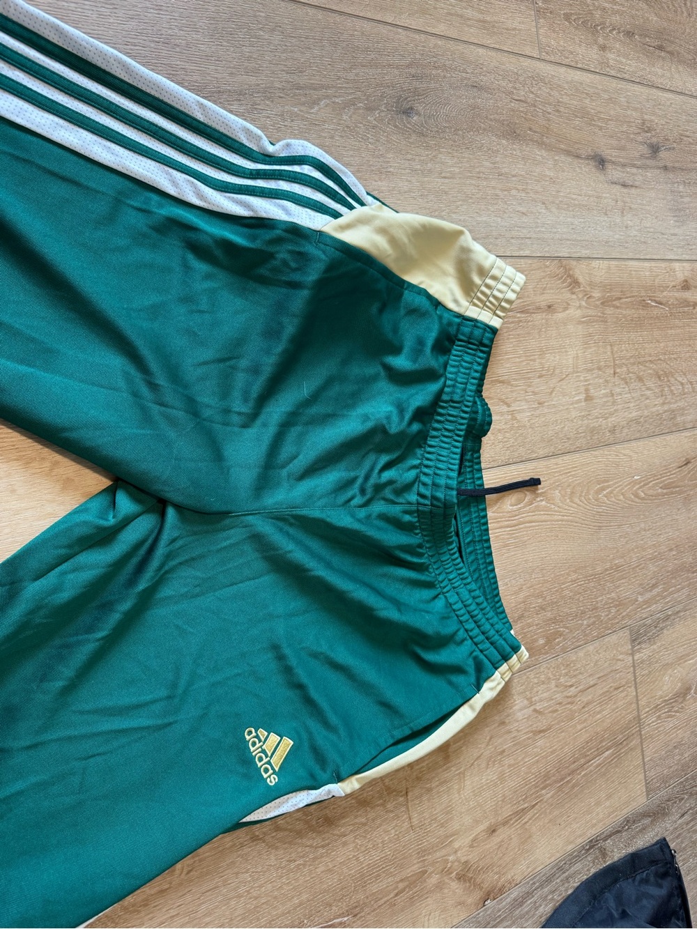 MENS ADIDAS PANTS SIZE XL GREEN GOLD WHITE CLIMACOOL - Picture 3 of 9
